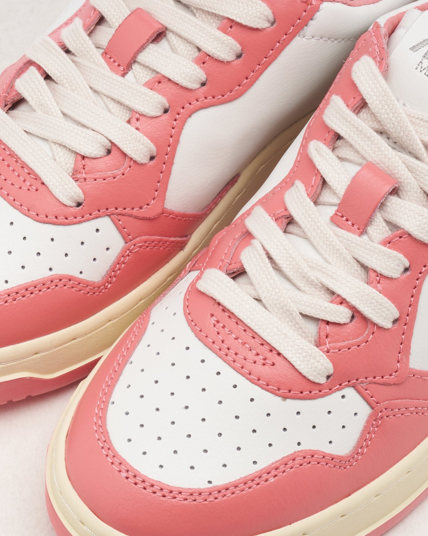 Autry Women's Medalist Low Leather