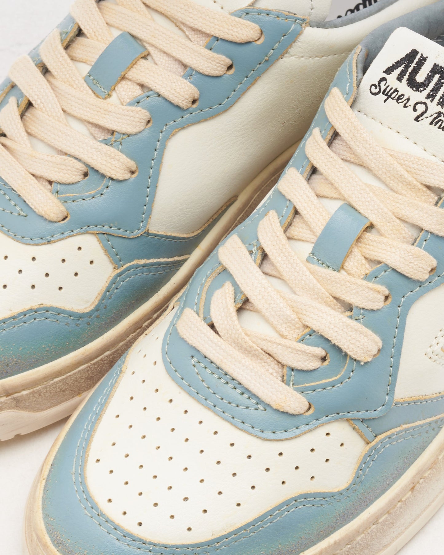 Autry Women's Medalist Low Super Vintage Leather