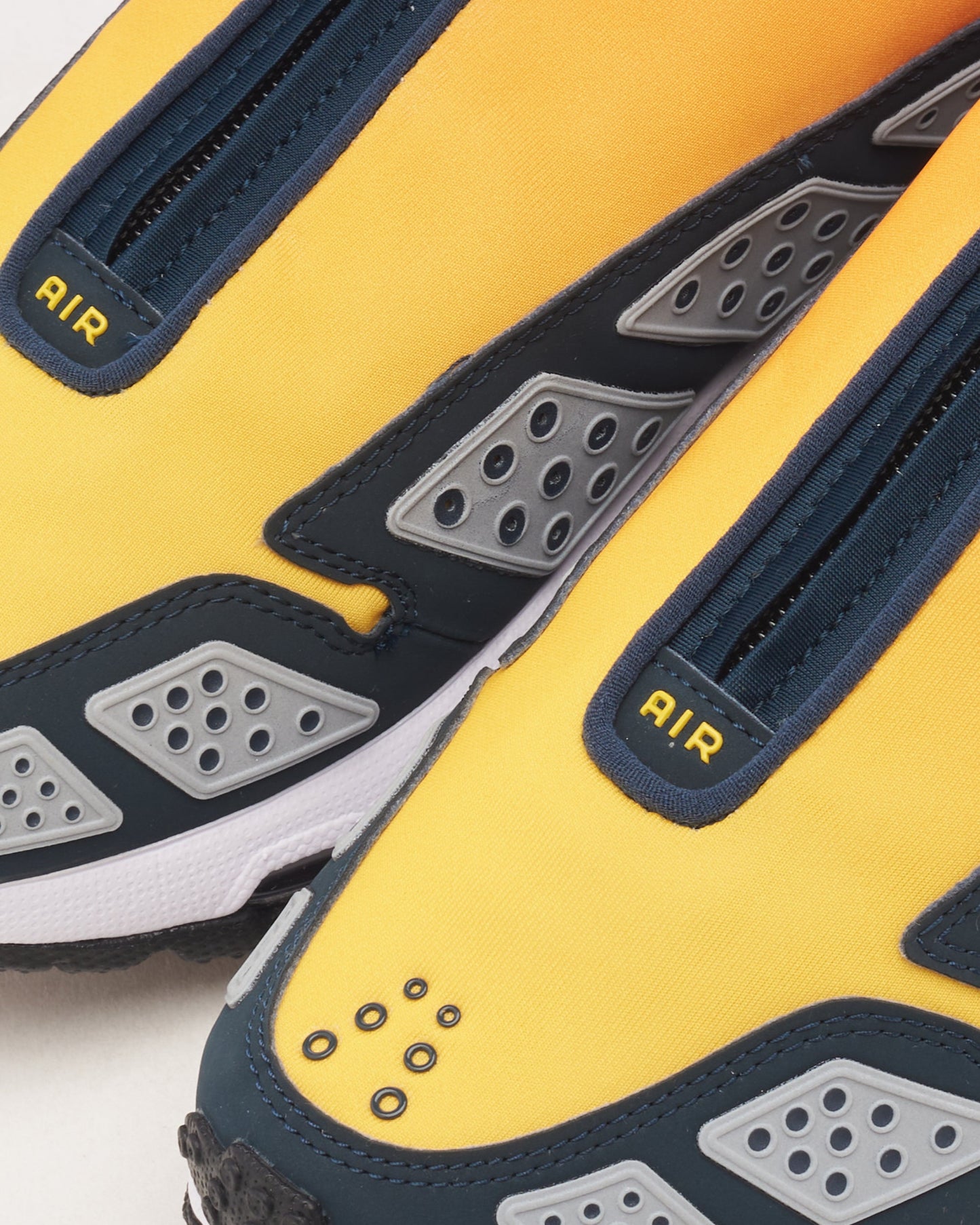 Nike Women's Air Max SNDR "Canyon Gold"