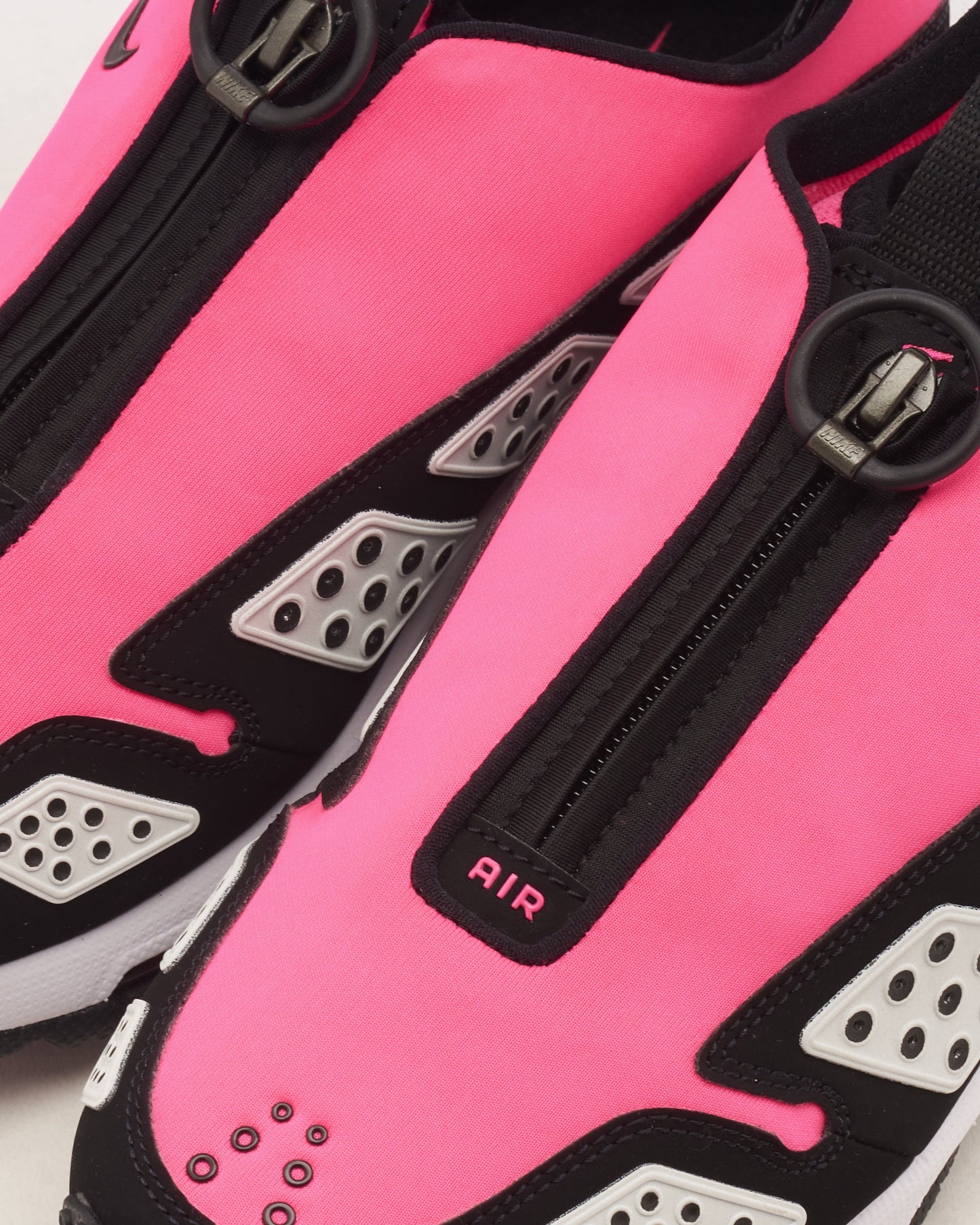 Nike Women's Air Max SNDR "Hyper Pink"