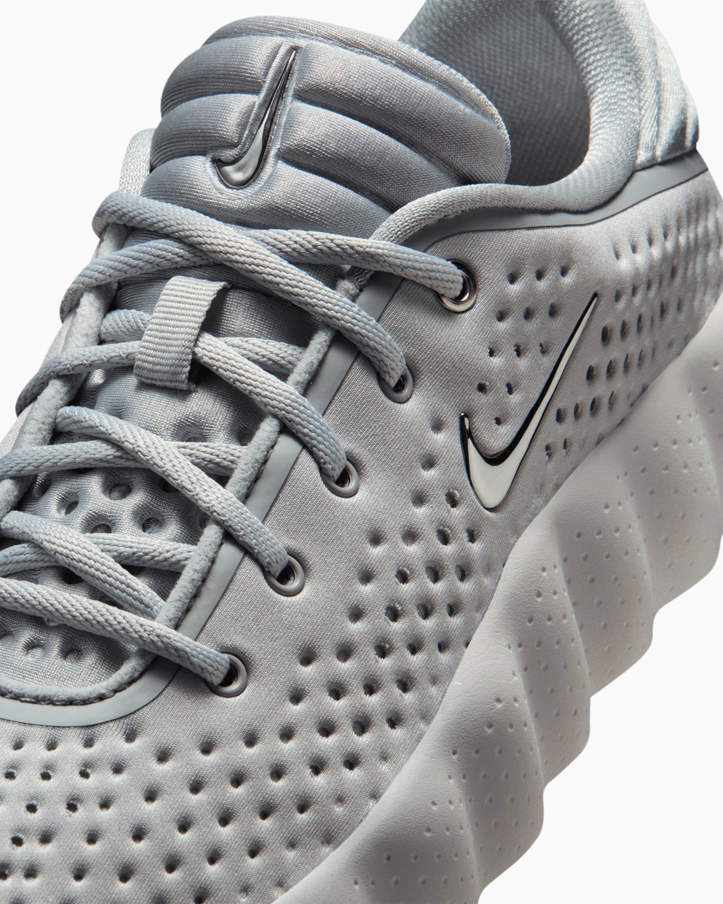 Nike Women's Mind 002