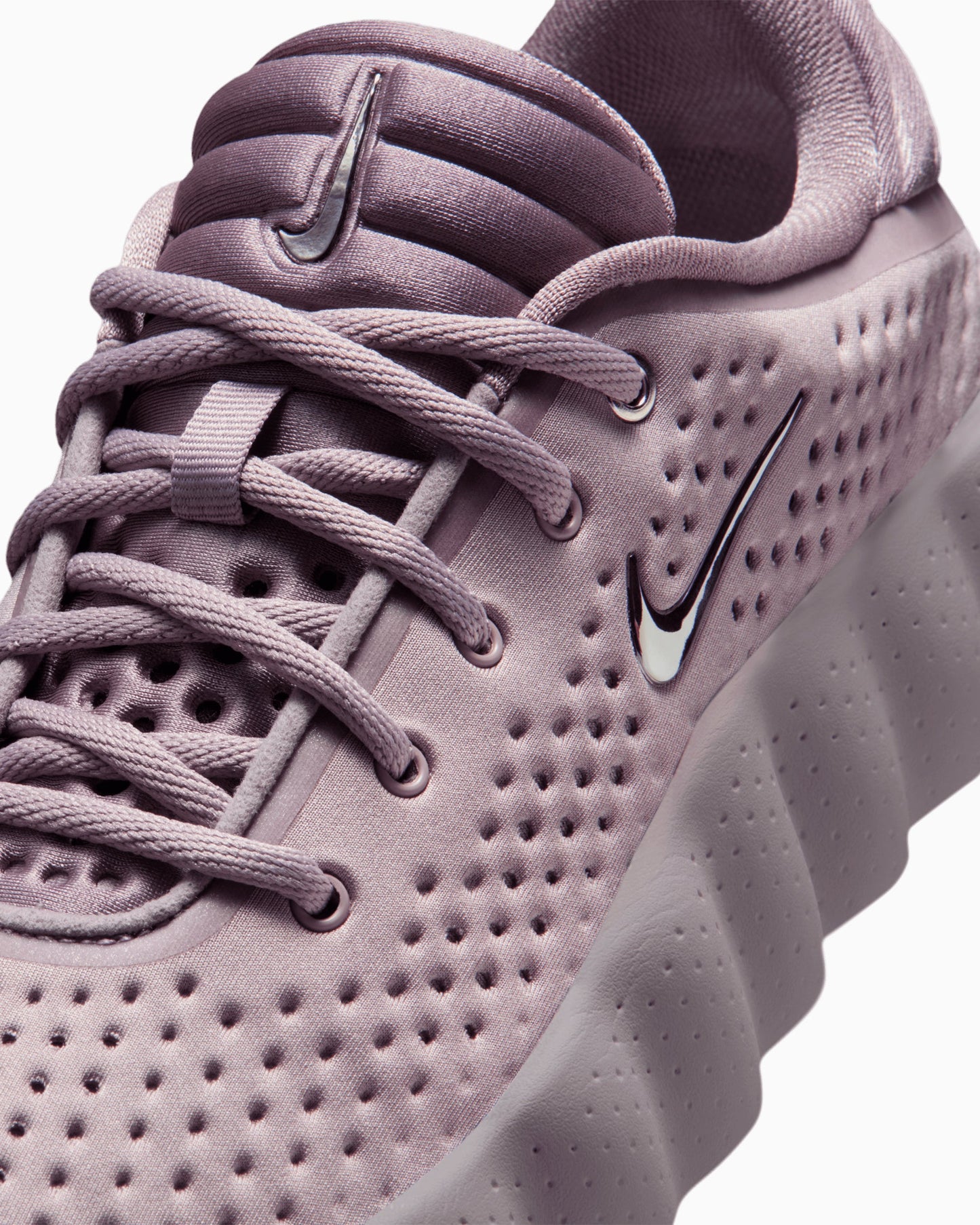 Nike Women's Mind 002