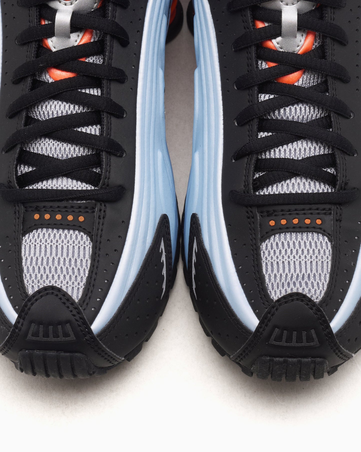 Nike Women's Shox R4