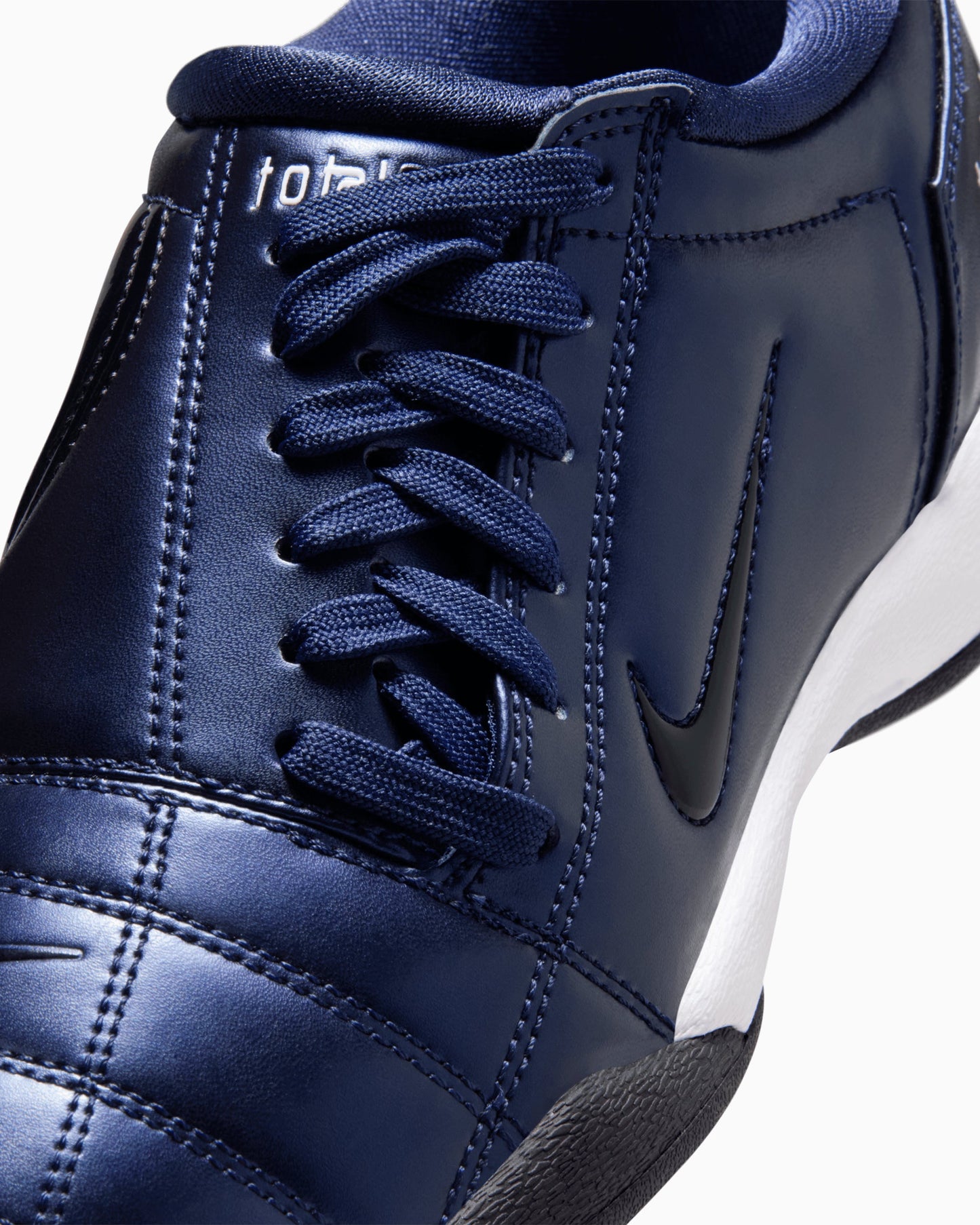 Nike Women's Total 90