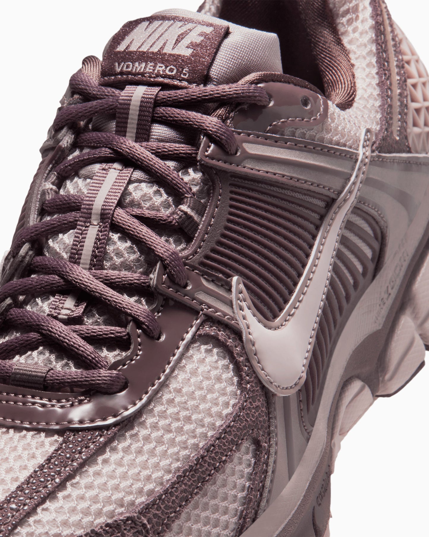 Nike Women's Zoom Vomero 5