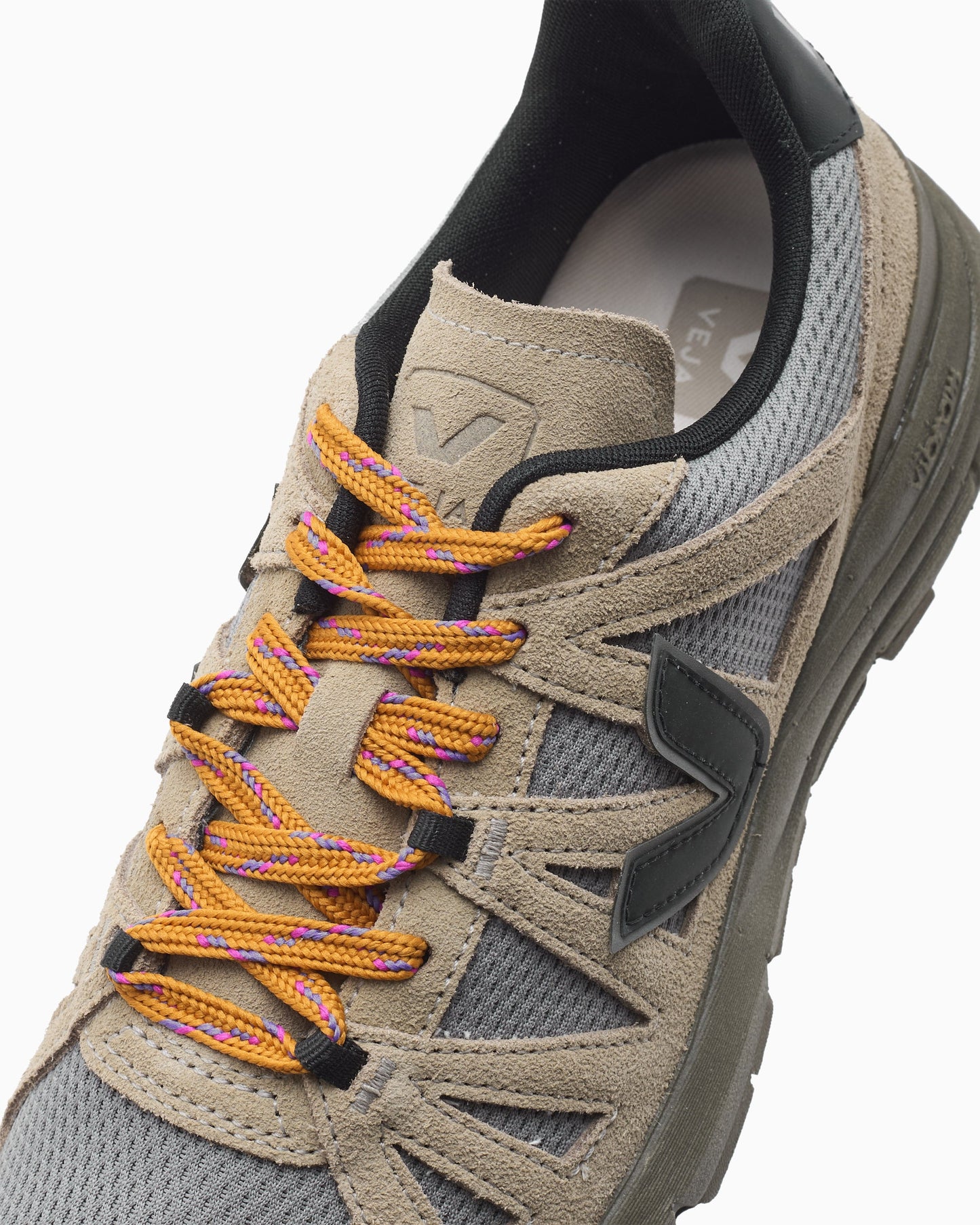 Veja Salar Vibram