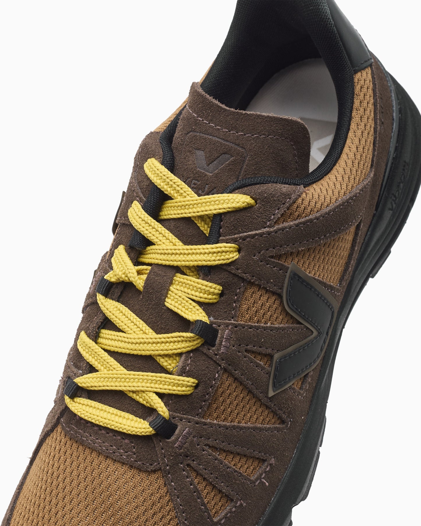 Veja Salar Vibram