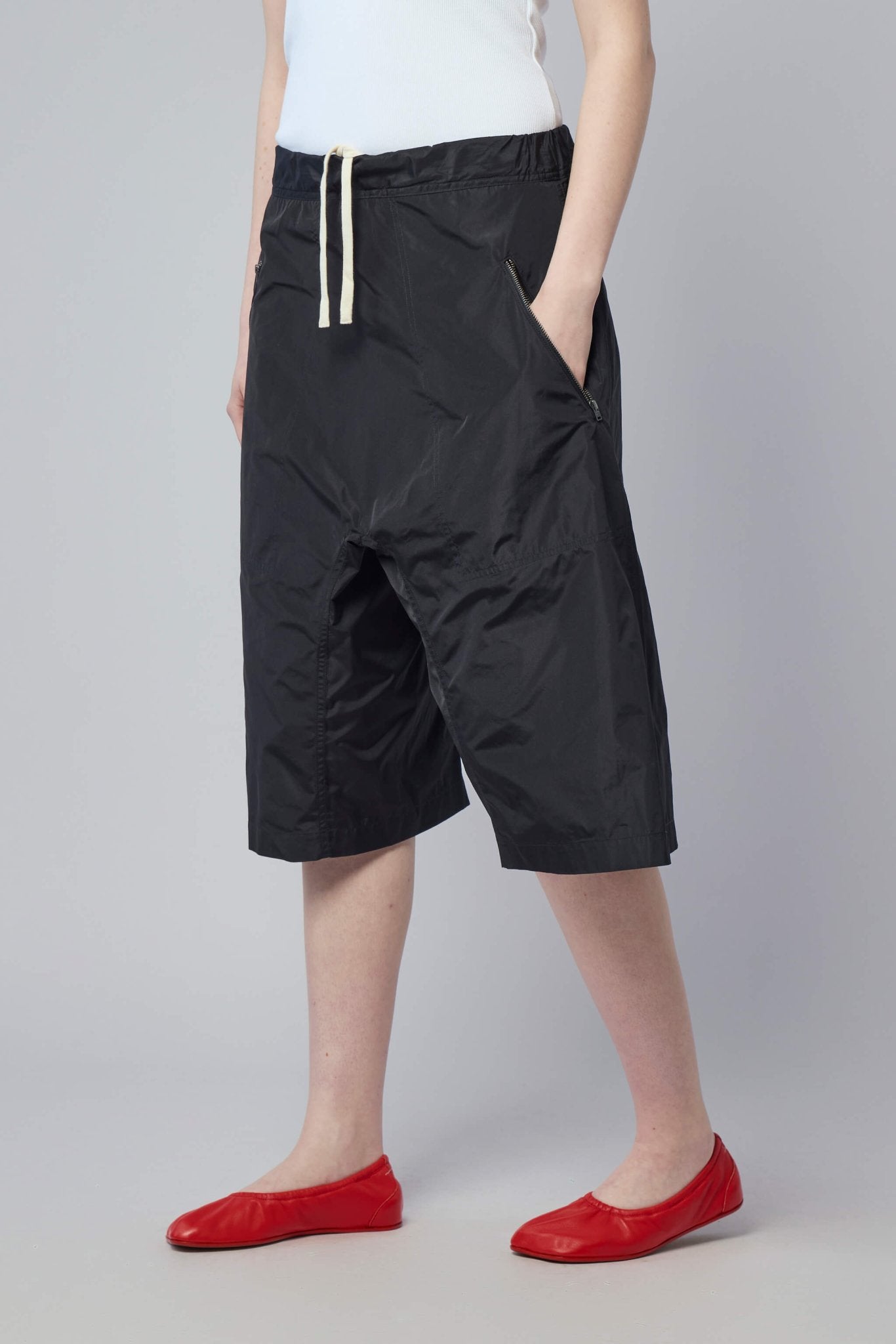 Relaxed Zip Pockets Shorts