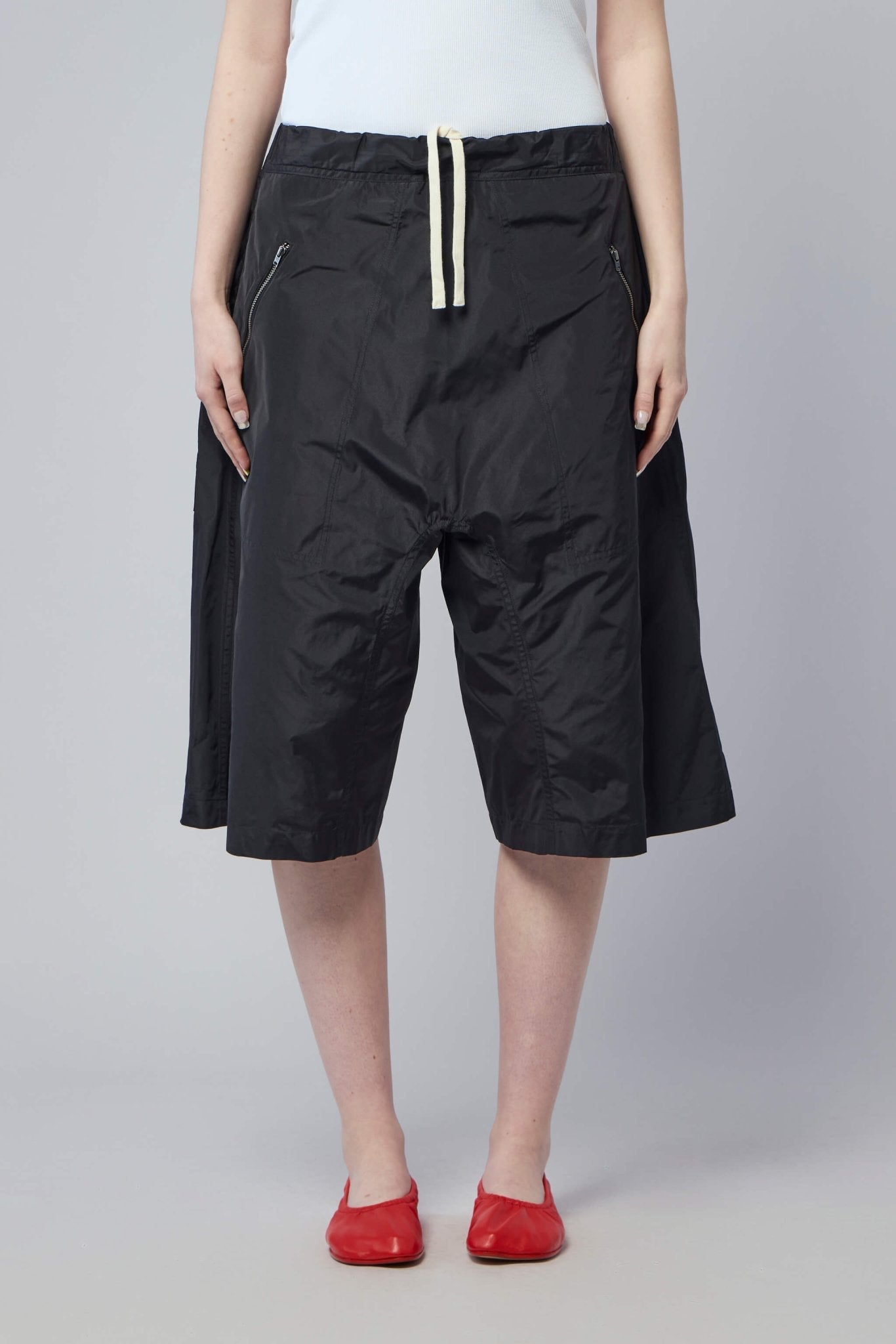 Relaxed Zip Pockets Shorts
