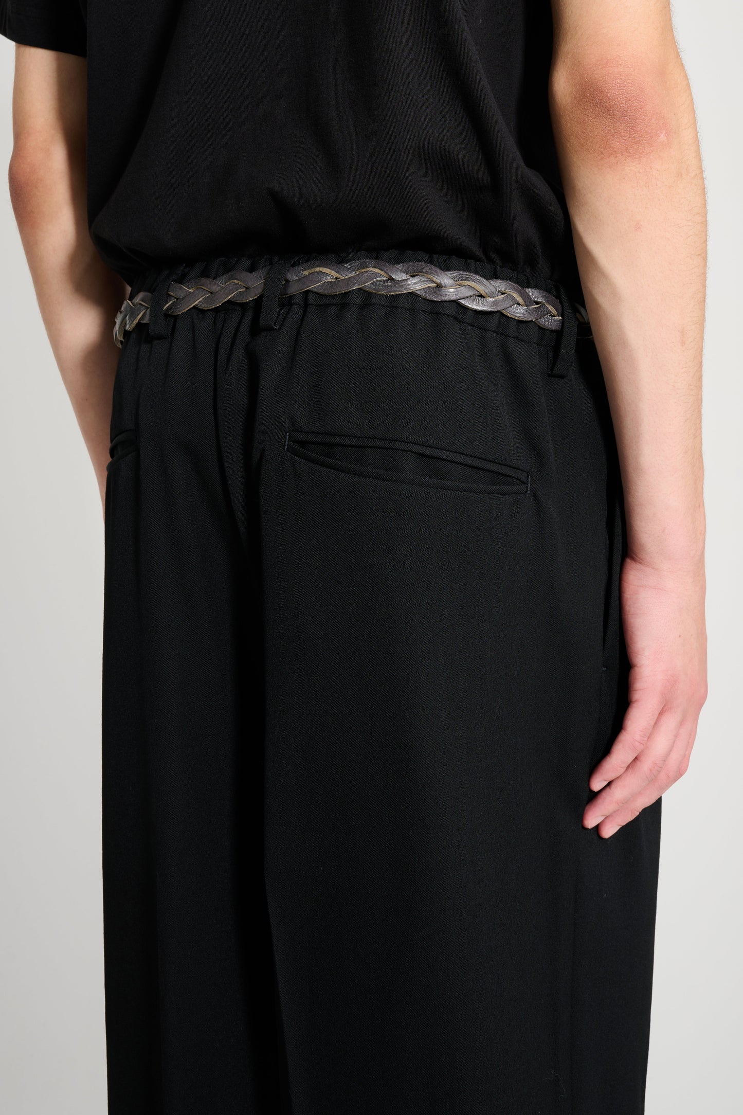 ssstein Two Tuck Easy Trousers Black