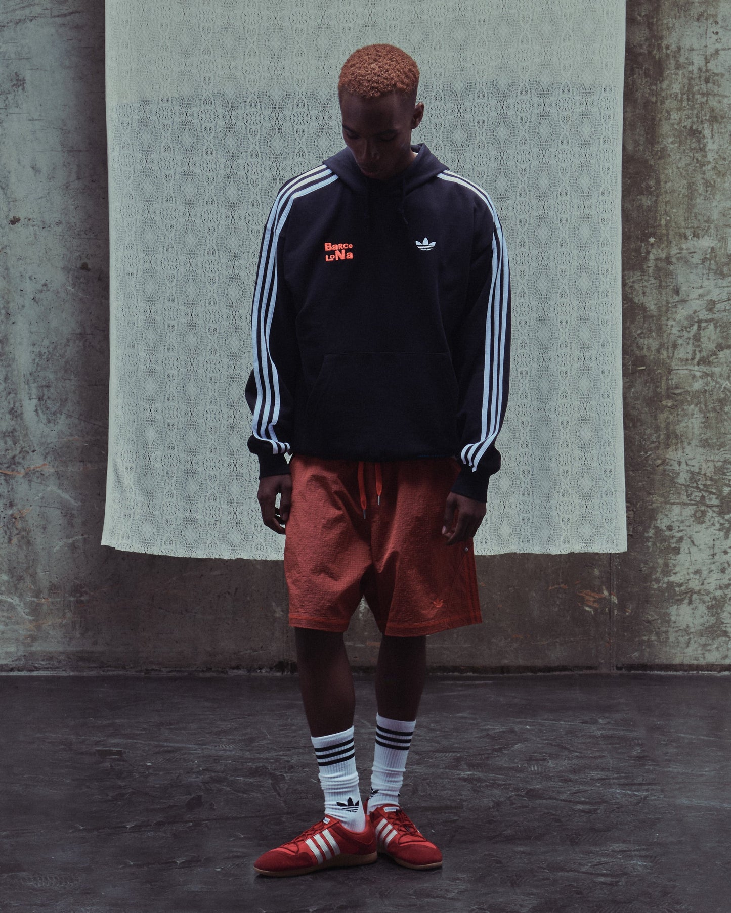Sudadera con capucha Relaxed adidas Originals x Bad Bunny DtMF Tour Merch "Barcelona" para hombre