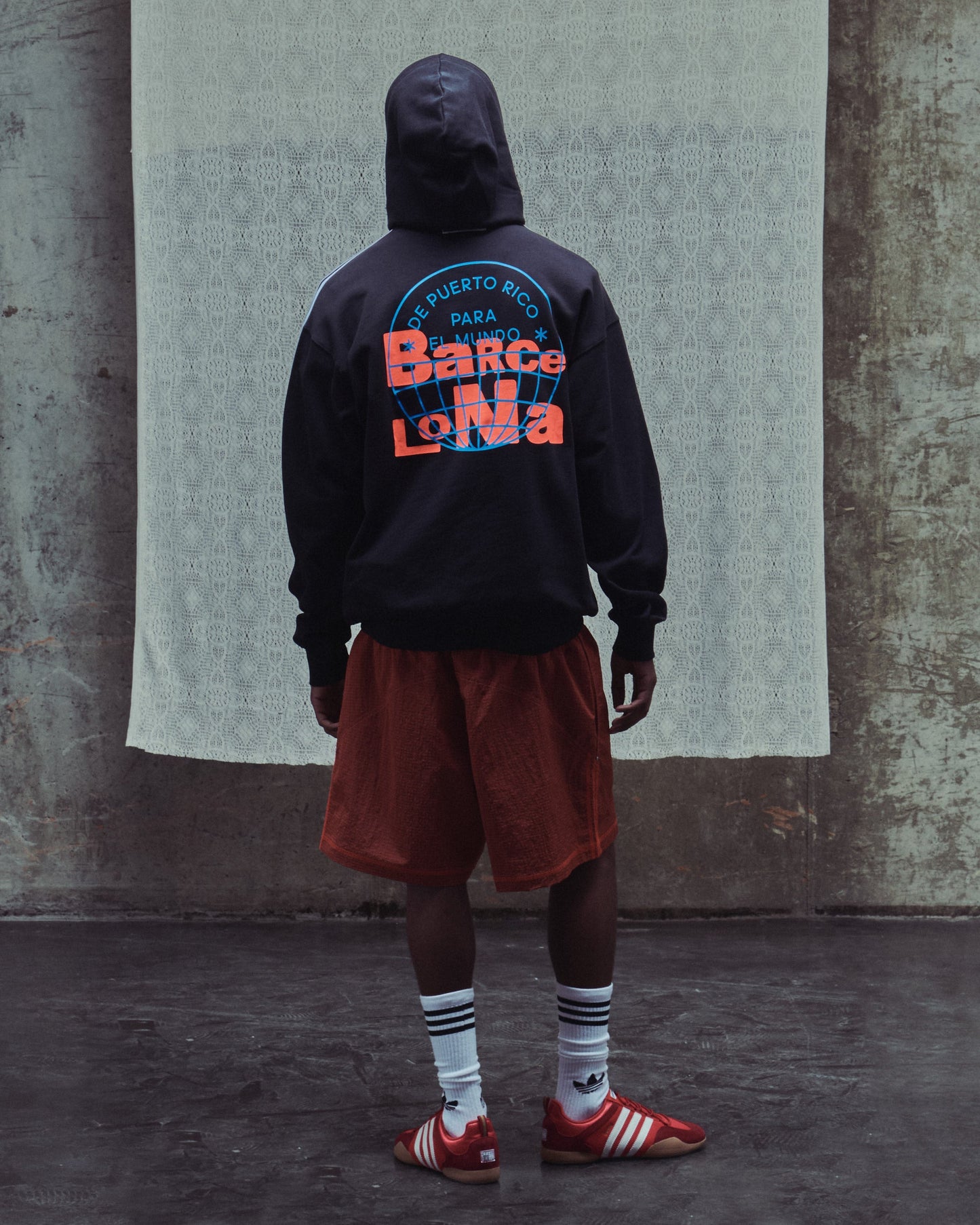 Sudadera con capucha Relaxed adidas Originals x Bad Bunny DtMF Tour Merch "Barcelona" para hombre
