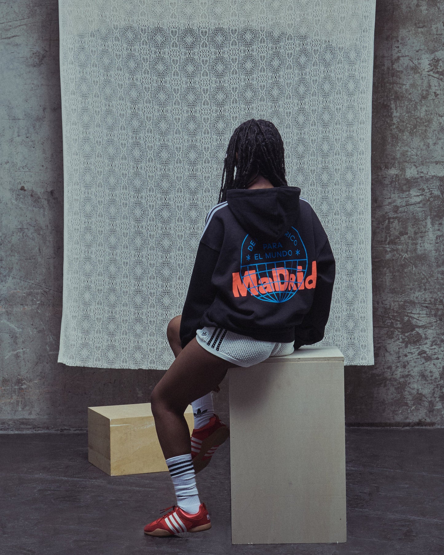Sudadera con capucha Relaxed adidas Originals x Bad Bunny DtMF Tour Merch "Madrid" para hombre