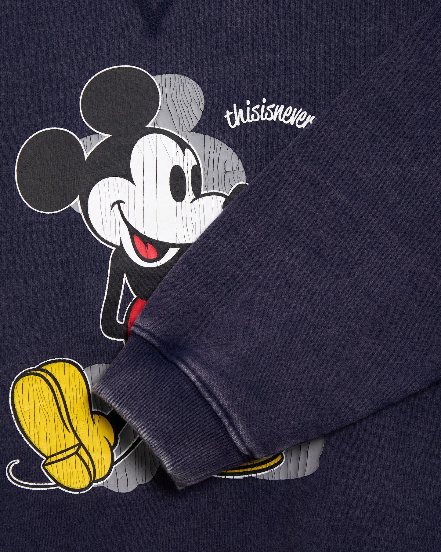 Sudadera con gráfico Relaxed thisisneverthat® x Disney Mickey Classic para hombre