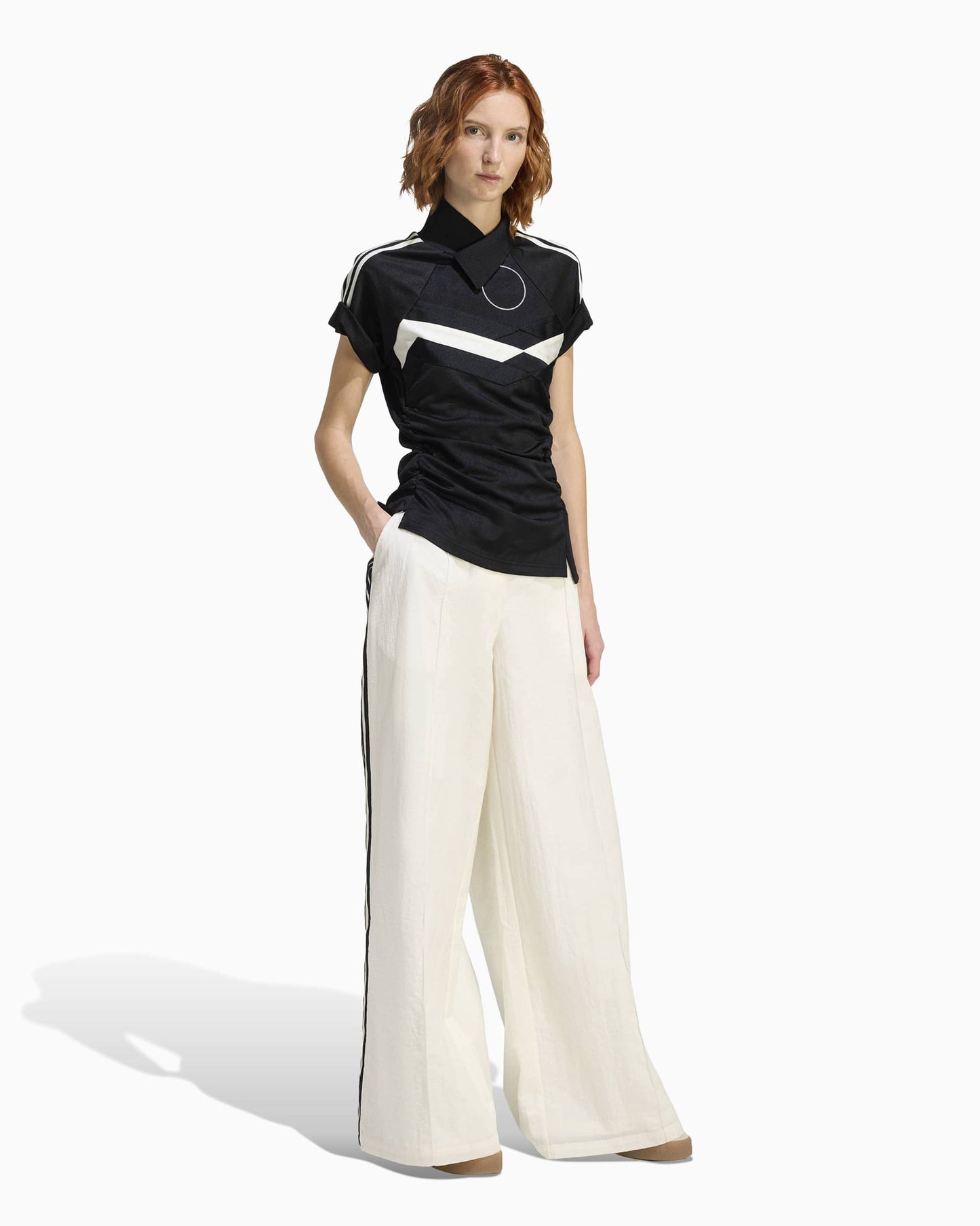 Camiseta con logo Slim adidas Originals Reconstructed para mujer
