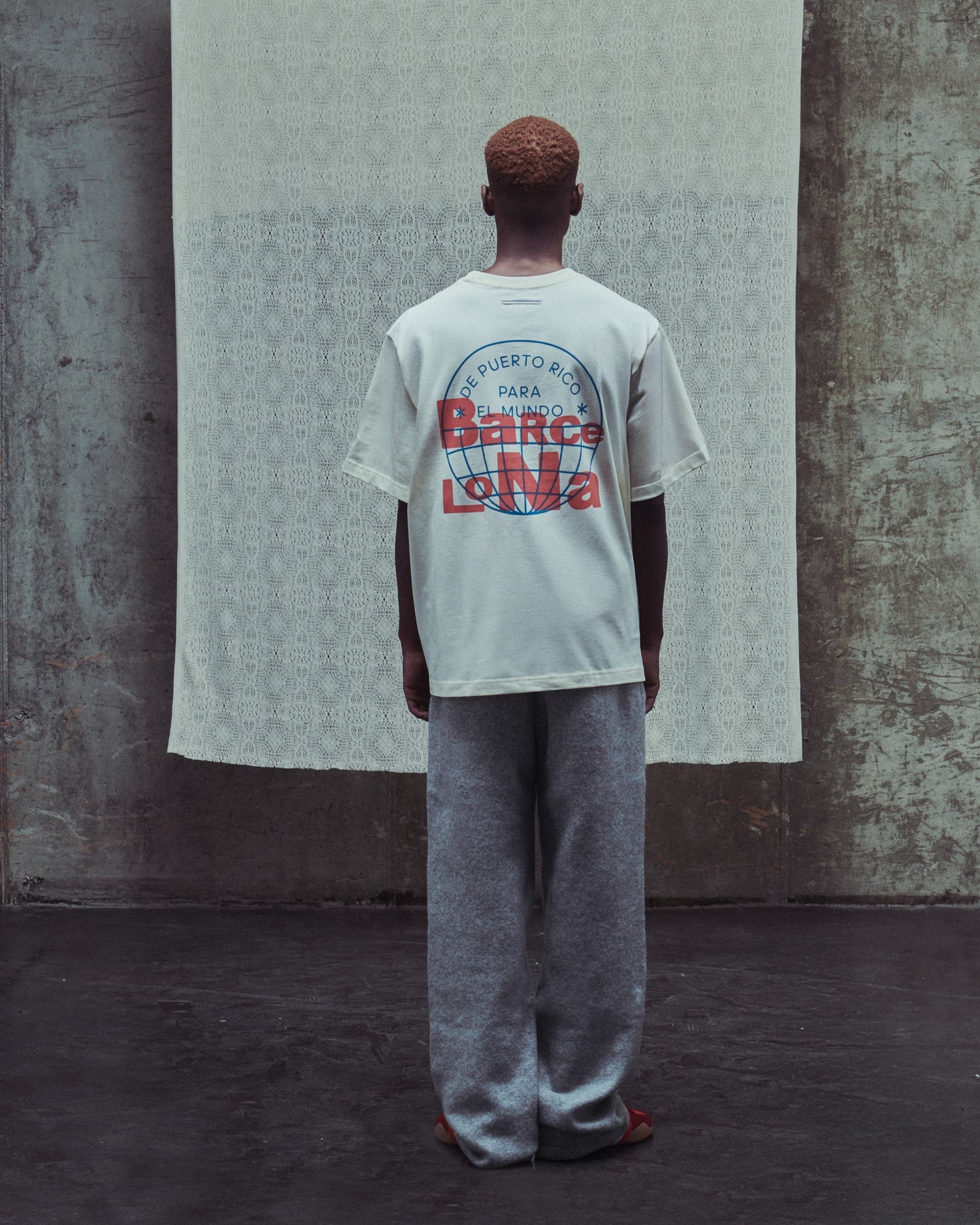 Camiseta con gráfico Oversize adidas Originals x Bad Bunny DtMF Tour Merch "Barcelona" Heavyweight Unisex