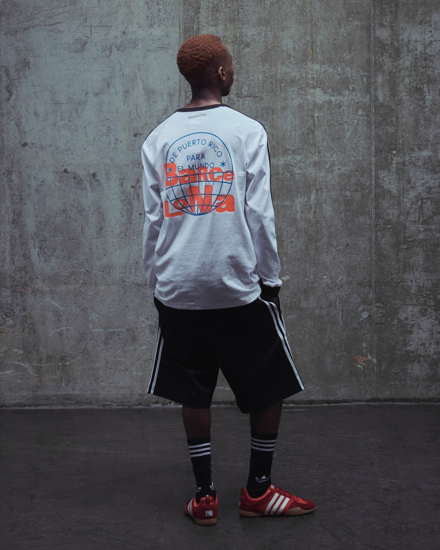 Camiseta Relaxed de manga larga adidas Originals x Bad Bunny DtMF Tour Merch "Barcelona" para hombre