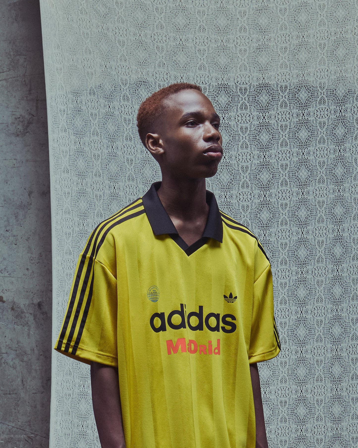 Jersey T-Shirt con gráfico Relaxed adidas Originals x Bad Bunny DtMF Tour Merch "Madrid" para hombre