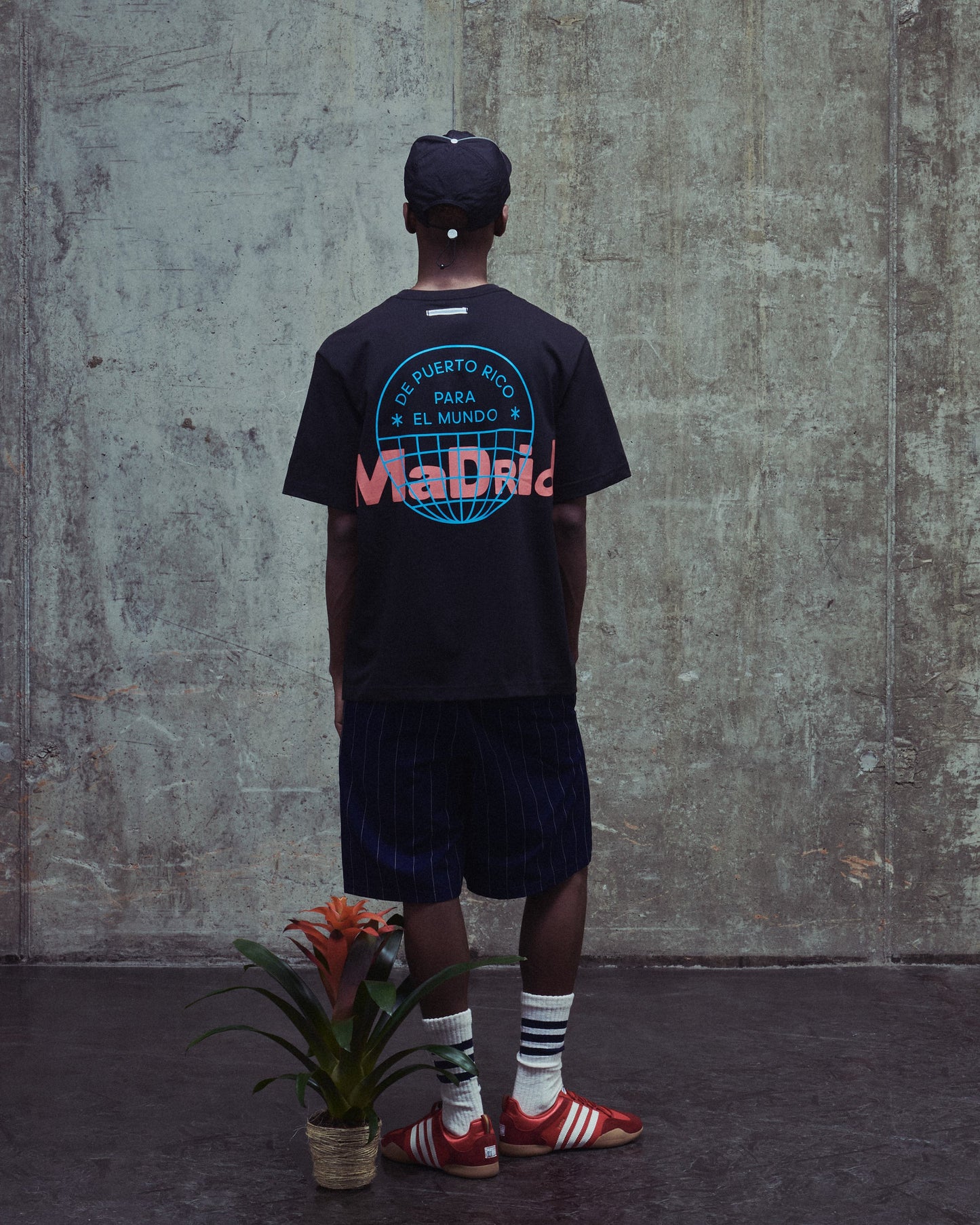 Camiseta con gráfico Oversize adidas Originals x Bad Bunny DtMF Tour Merch "Madrid" Heavyweight Unisex
