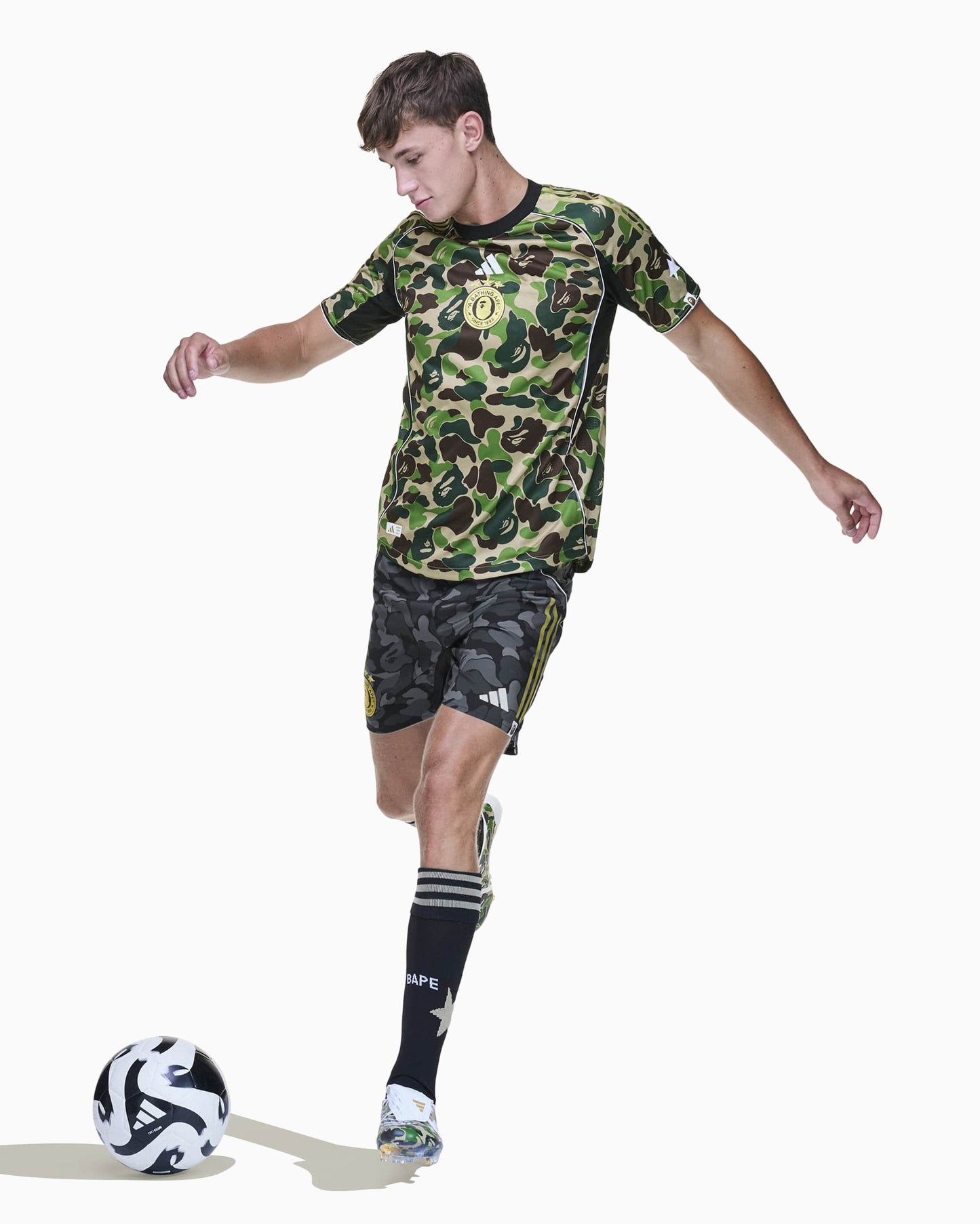 Jersey T-Shirt con gráfico Slim adidas Originals x BAPE Football para hombre