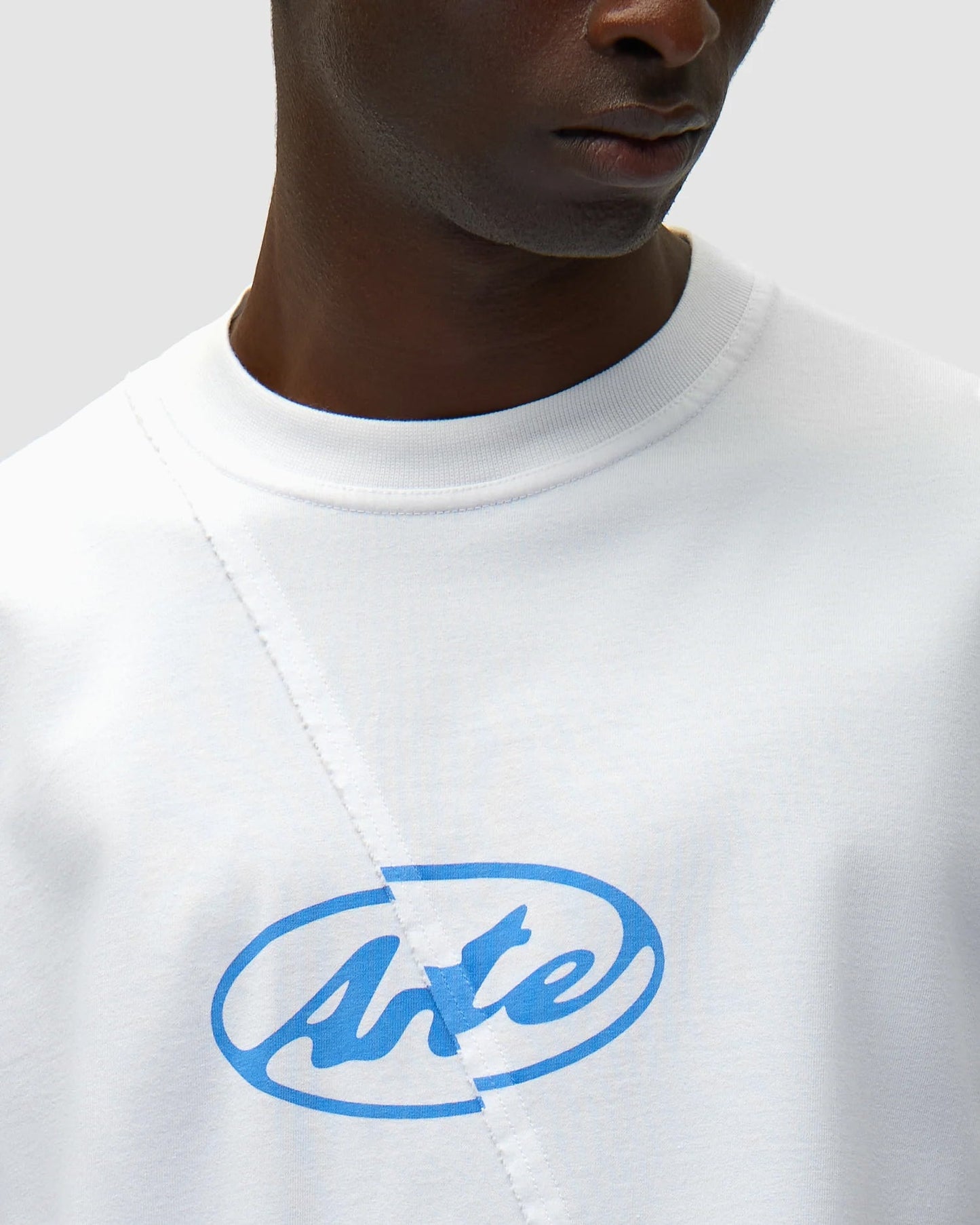 Camiseta Relaxed Arte Antwerp Circle Logo para hombre
