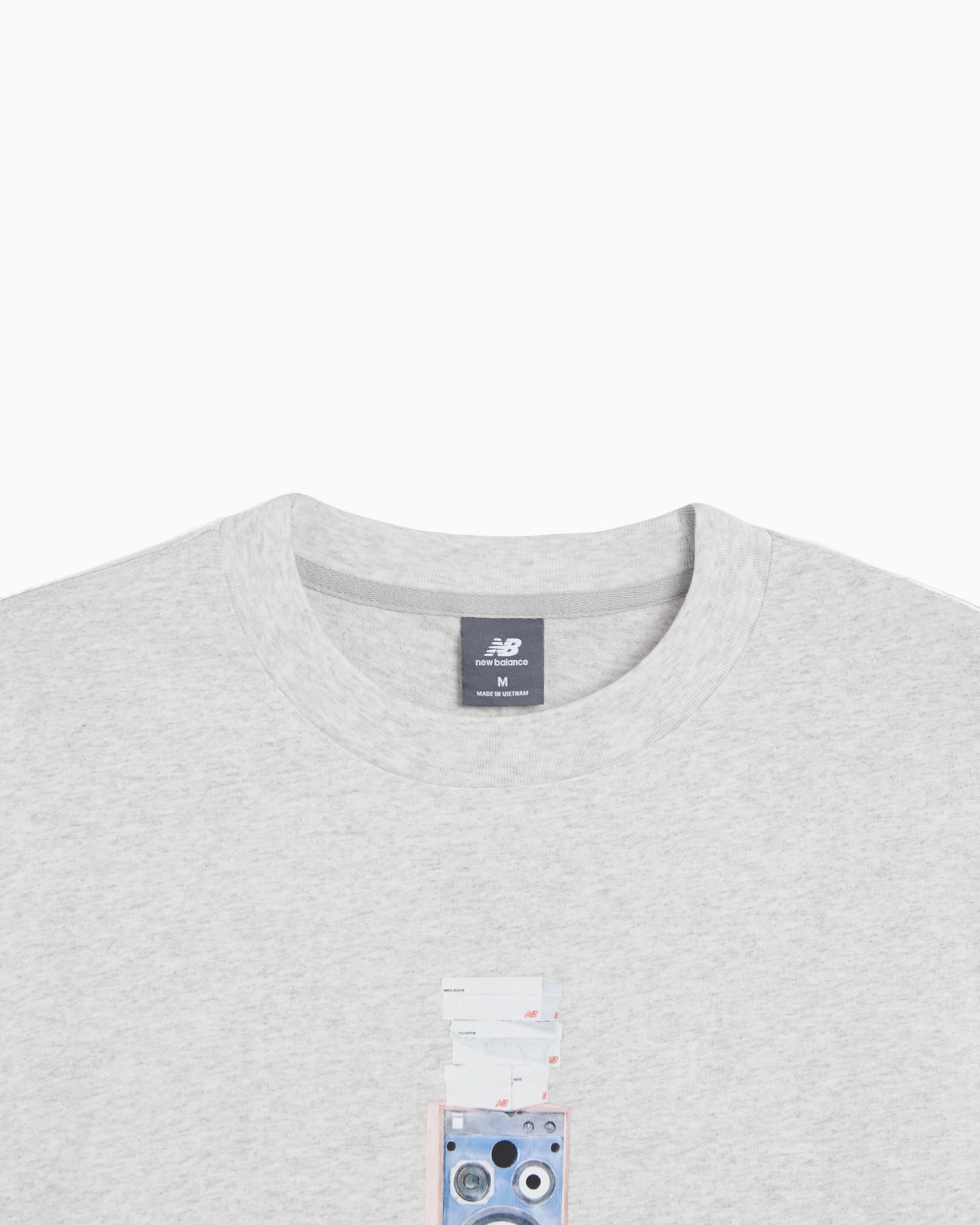 Camiseta con gráfico Relaxed New Balance Grey Days "Speaker" para hombre