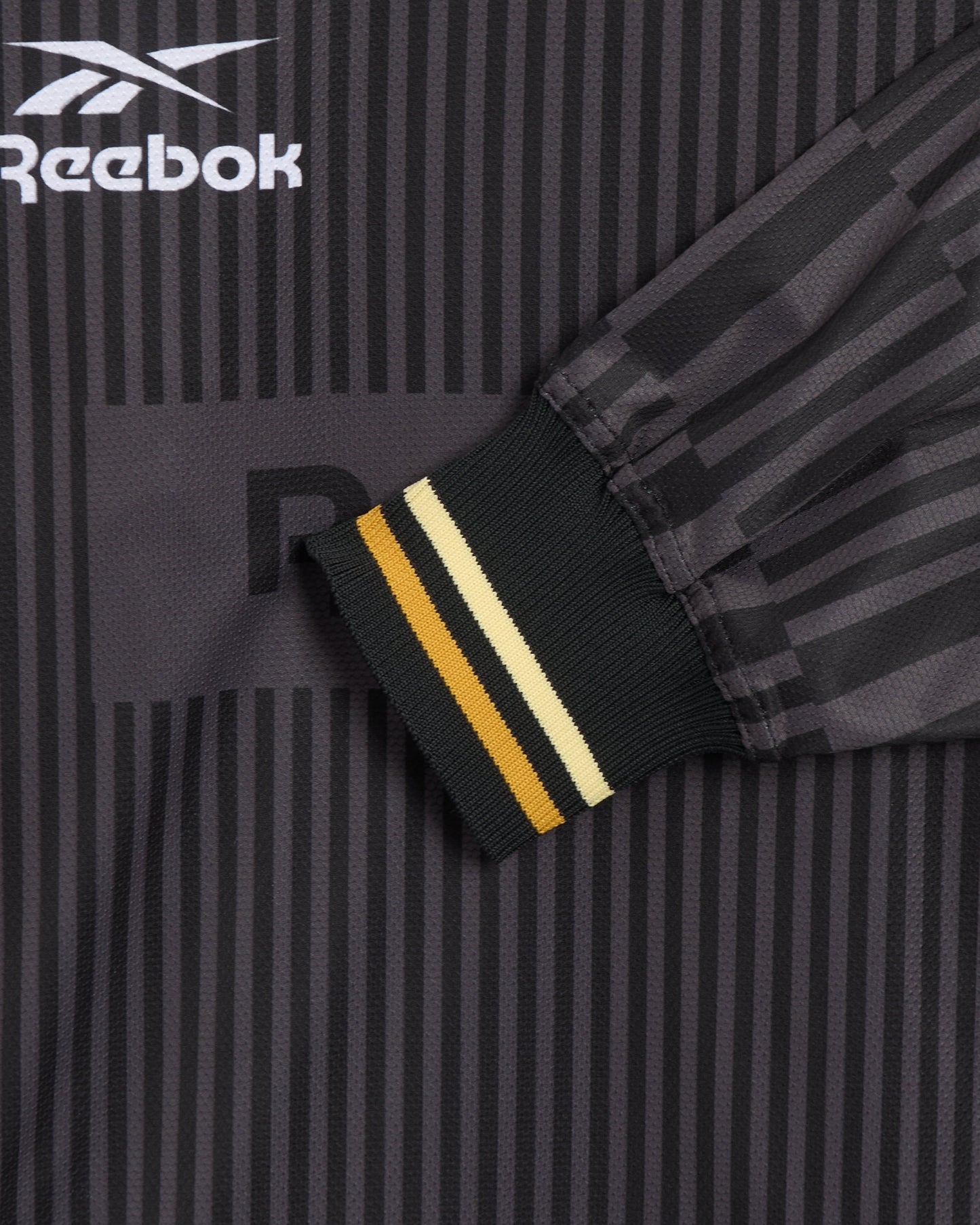 Camiseta Oversize Reebok Soccer 22 Men's Graphic Long Sleeve T-Shirt para hombre